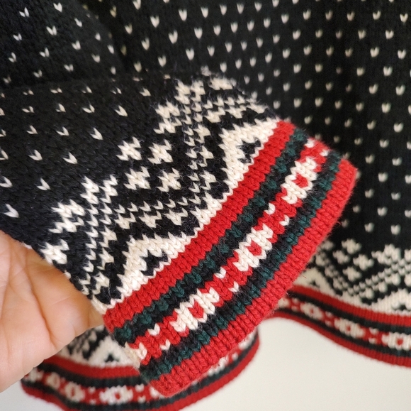 LL Bean Pullover Black and White Patterned Women's Sweater with Red Trim - Picture 4 of 7
